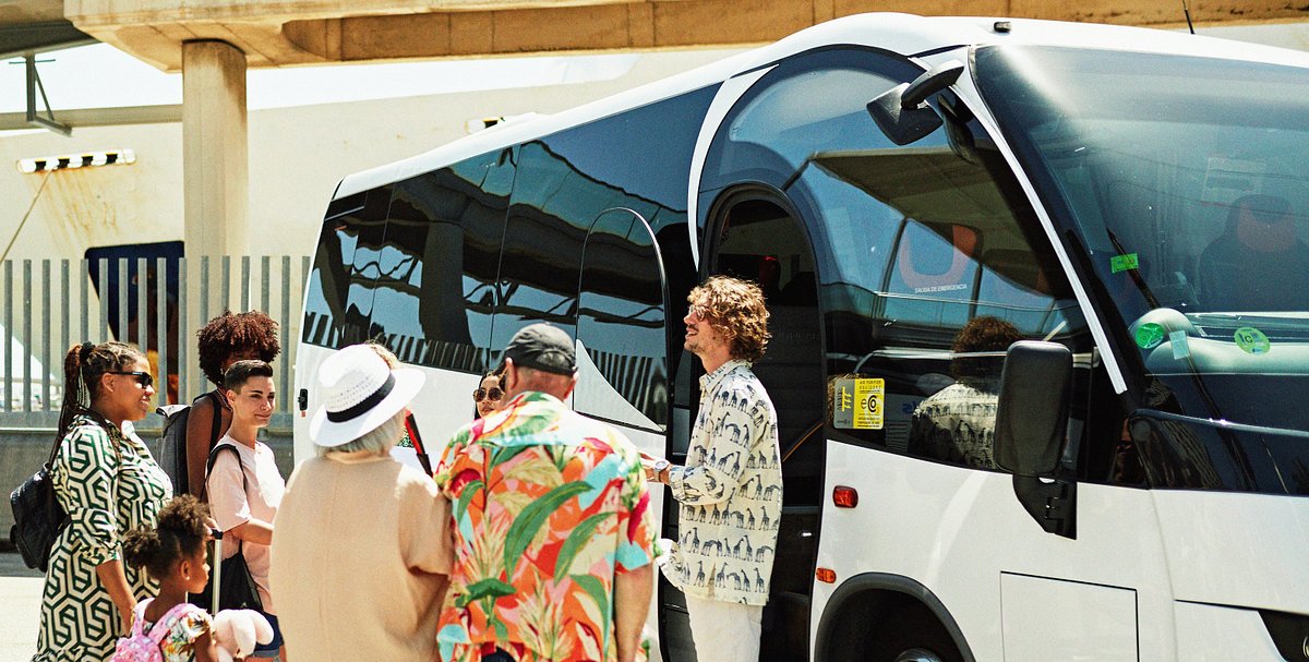 Startup Turns Buses into Moving Hotels with Beds and Wi‑Fi