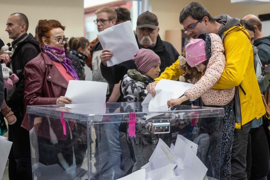 Poles mobilised in historic vote