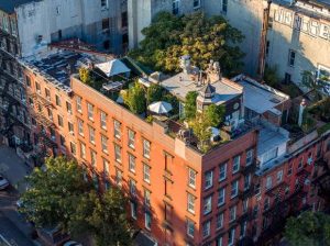 “Unveiling the $9.75M NYC Penthouse’s Rooftop Surprise