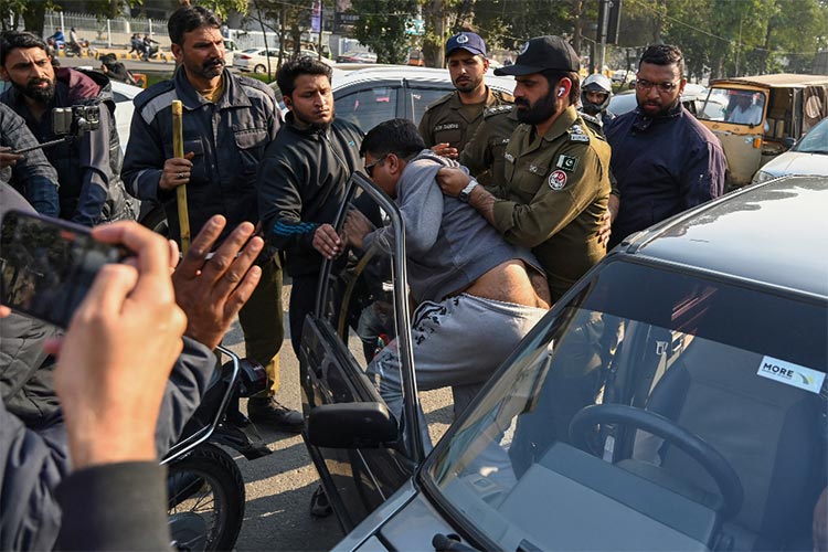 Pakistani old guard