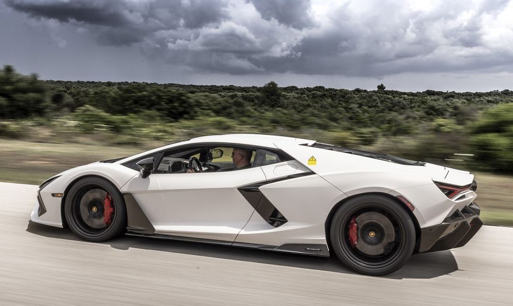 2024 Lamborghini Revuelto