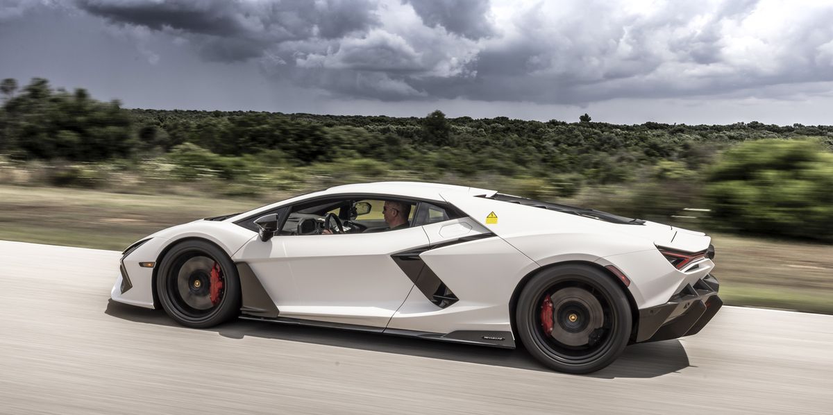 2024 Lamborghini Revuelto