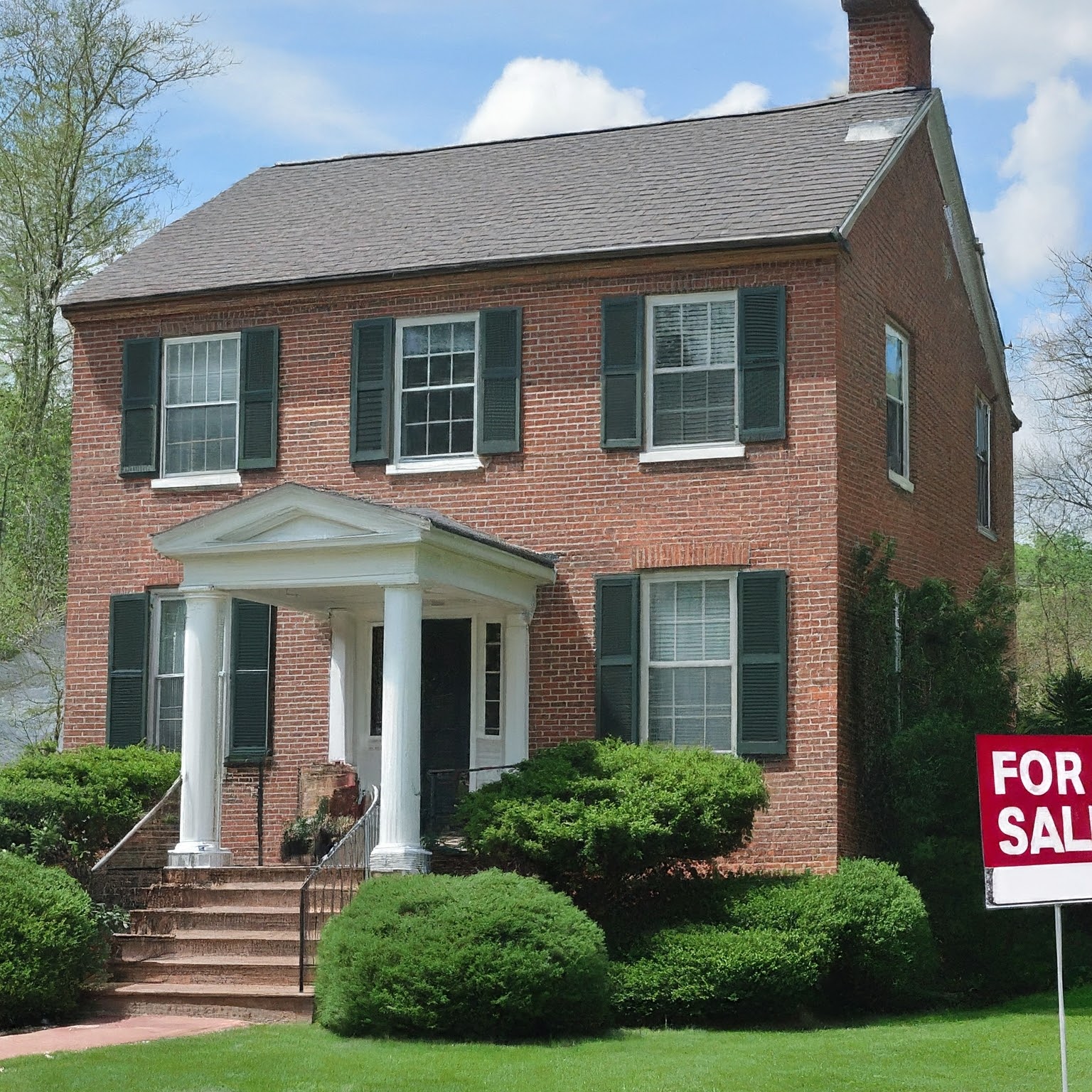 April Housing Market Report: Navigating Rising Rates and Falling Sales