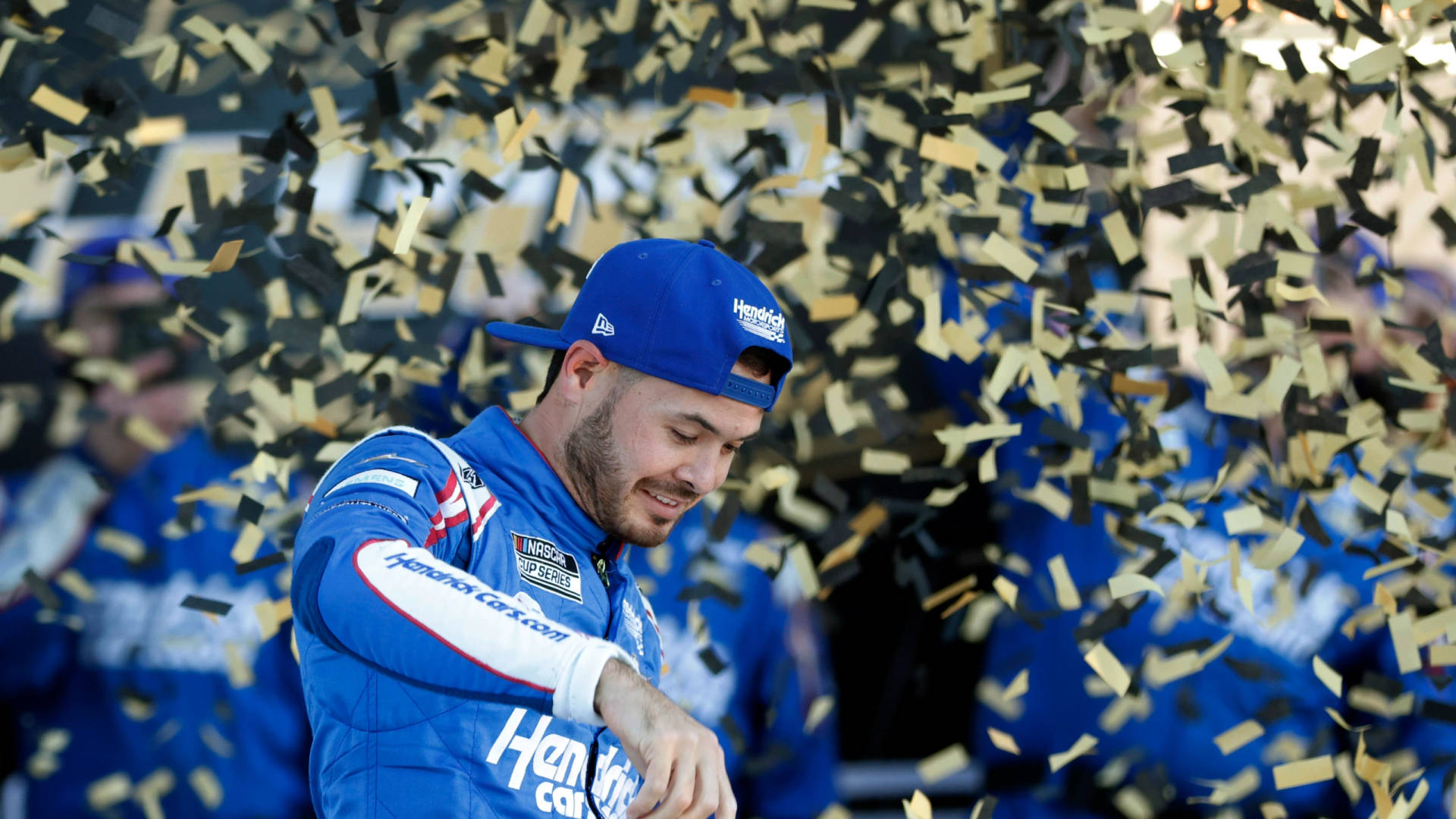 Kyle Larson beats Chris Buescher to line at Kansas in closest Cup Series finish of all