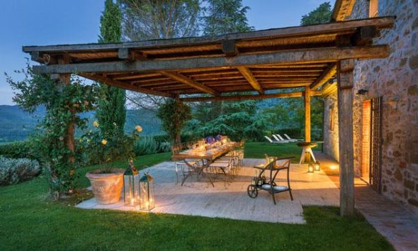 Relaxing Outdoor Dining Space