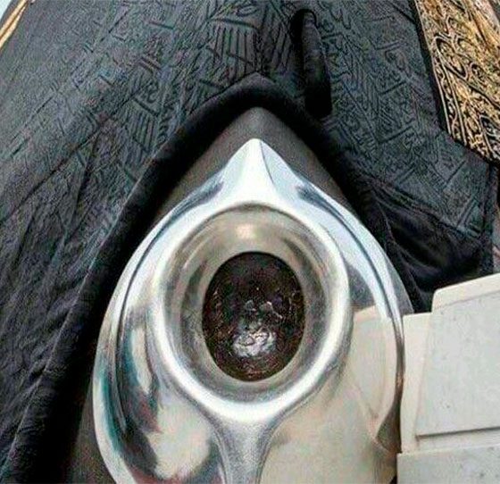 Story of Hijr e Aswad or the Black Stone in Kaaba Mecca